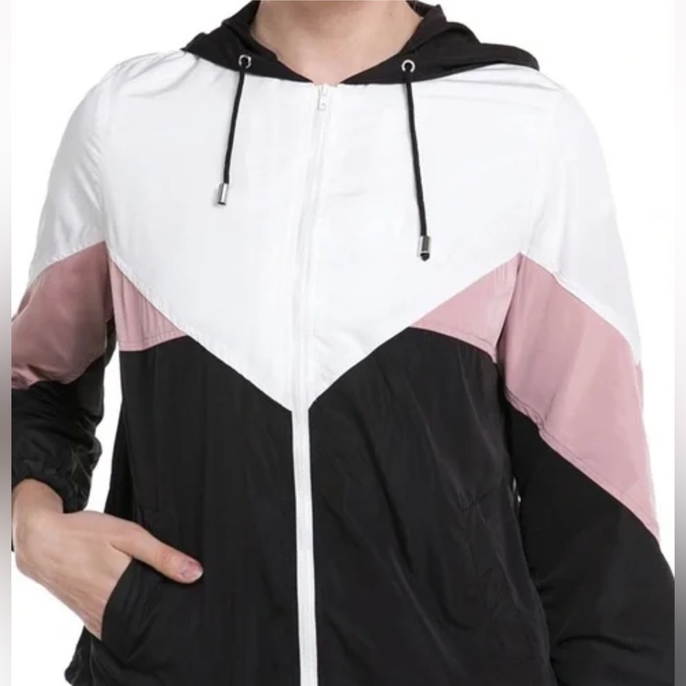 Wind breaker womens light weight jacket. EUC